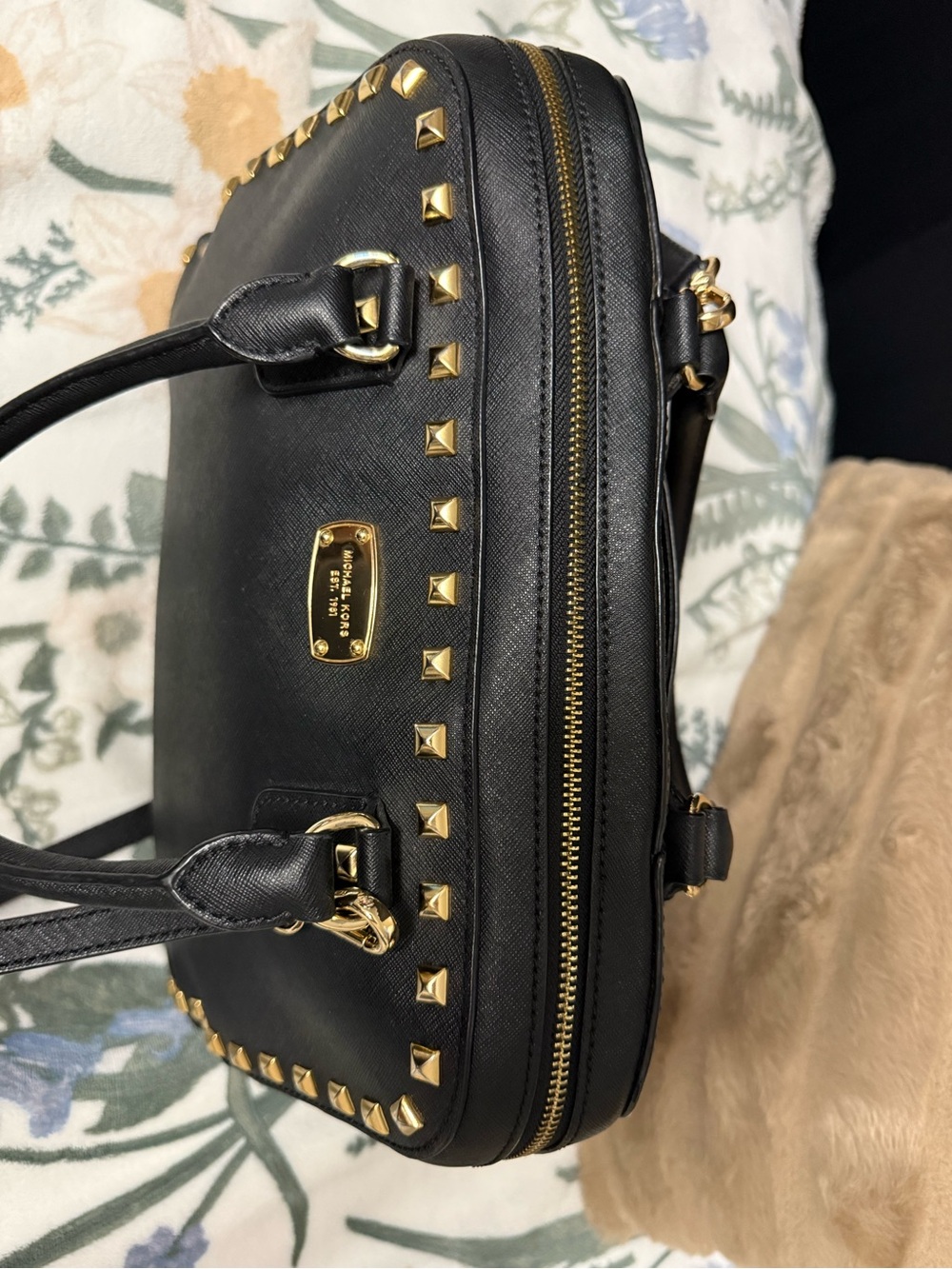 VNTG Michael Kors Cindy Large Studded Dome Satchel Crossbody Black Leather - Picture 7 of 8